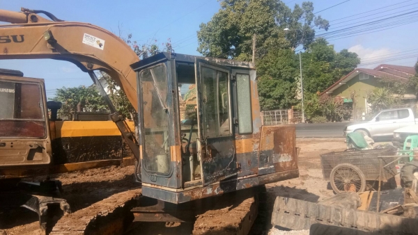 ขายด่วนรถแบคโฮKOMATSU. PC60=3สภาพพร้อมใช้งาน