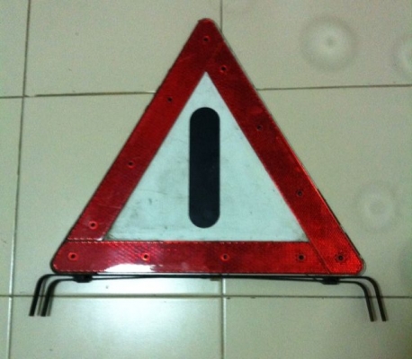 ป้ายสามเหลี่ยมฉุกเฉิน ป้ายสามเหลี่ยมฉุกเฉิน