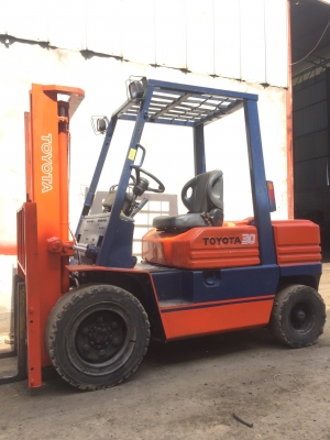 ขายด่วนน โคตรถูกก!! TOYOTA รุ่น 5 FD30 เสา 3 เมตร เกียร์ Manual ขายด่วนน โคตรถูกก!! TOYOTA รุ่น 5 FD30 เสา 3 เมตร เกียร์ Manual