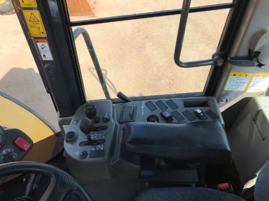 ขายรถตักล้อยาง HITACHI ZW220 (เทียบเท่า WA380-6) รถนอกนำเข้าเองจากญี่ปุ่น สภาพสวยพร้อมใช้งาน มีVDOครับ ขายรถตักล้อยาง HITACHI ZW220 (เทียบเท่า WA380-6) รถนอกนำเข้าเองจากญี่ปุ่น สภาพสวยพร้อมใช้งาน มีVDOครับ