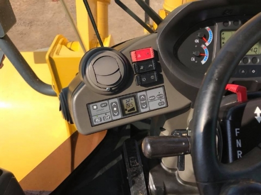 ขายรถตักล้อยาง HITACHI ZW220 (เทียบเท่า WA380-6) รถนอกนำเข้าเองจากญี่ปุ่น สภาพสวยพร้อมใช้งาน มีVDOครับ ขายรถตักล้อยาง HITACHI ZW220 (เทียบเท่า WA380-6) รถนอกนำเข้าเองจากญี่ปุ่น สภาพสวยพร้อมใช้งาน มีVDOครับ