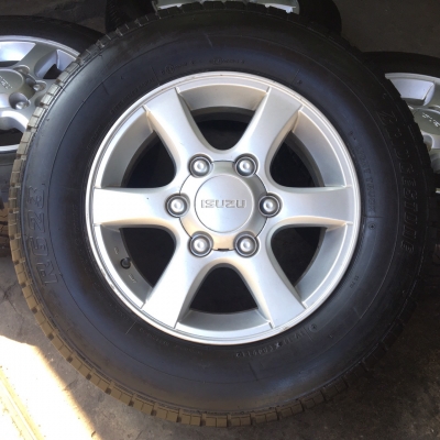 ล้อแม็ก ISUZU Platinum ขอบ15 พร้อมยาง Bridgestone 215-70-15 ปลายปี 11