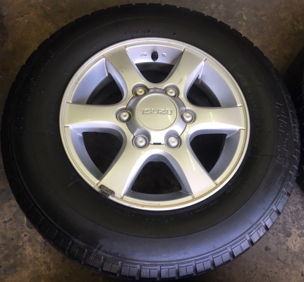 ล้อแม็ก ISUZU Platinum ขอบ15 พร้อมยาง Bridgestone 215-70-15 ปลายปี 11