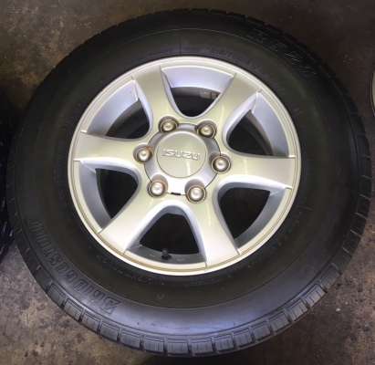ล้อแม็ก ISUZU Platinum ขอบ15 พร้อมยาง Bridgestone 215-70-15 ปลายปี 11