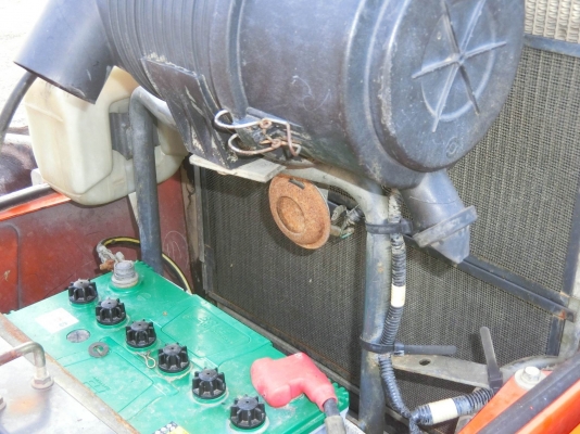 M5000คะพร้อมใบดันหน้า+ผาน6ทำงาน2383ชม รถปี52มีเล่มทะเบียนพร้อมโอนคะ