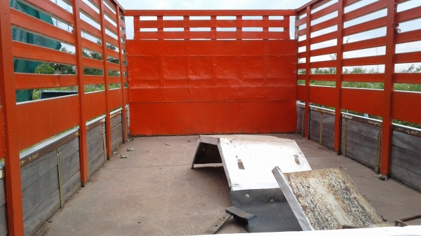 ขายด่วน..กะบะคาโก้.พื้นเหล็ก.รั้วเหล็ก.ยาว4.50เมตร.กว้าง2.20เมตร.สะภาพสวยไม่ผุ