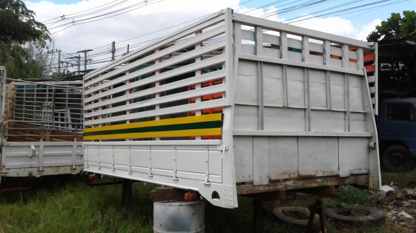 ขายด่วน..กะบะคาโก้.พื้นเหล็ก.รั้วเหล็ก.ยาว4.50เมตร.กว้าง2.20เมตร