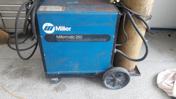 เครื่องเชื่อม MIG หรือ CO2 - Miller