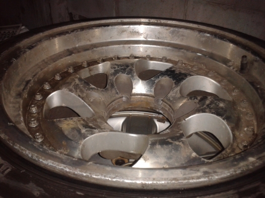 แม็กขอบ15กว้าง8นิ้วครึ่ง6รูมียาง มีแค่2ล้อ แม็กขอบ15กว้าง8นิ้วครึ่ง6รูมียาง มีแค่2ล้อ