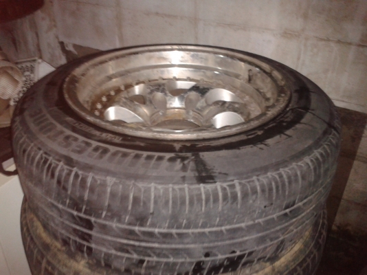 แม็กขอบ15กว้าง8นิ้วครึ่ง6รูมียาง มีแค่2ล้อ แม็กขอบ15กว้าง8นิ้วครึ่ง6รูมียาง มีแค่2ล้อ