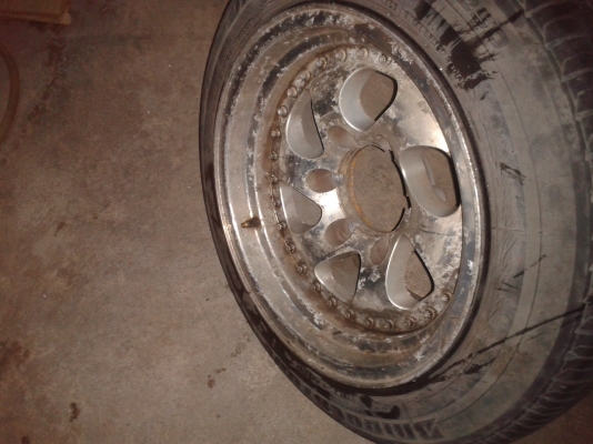 แม็กขอบ15กว้าง8นิ้วครึ่ง6รูมียาง มีแค่2ล้อ แม็กขอบ15กว้าง8นิ้วครึ่ง6รูมียาง มีแค่2ล้อ