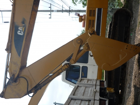 รถแบคโฮ CAT-320B เลขเครื่อง 71K20568 เลขตัวรถ 5BR01235