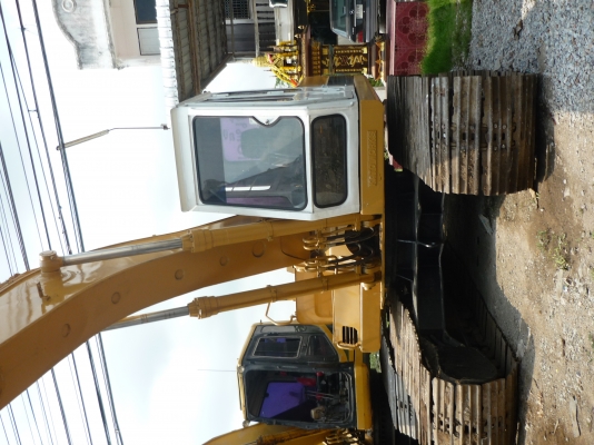 รถแบคโฮ KATO HD700