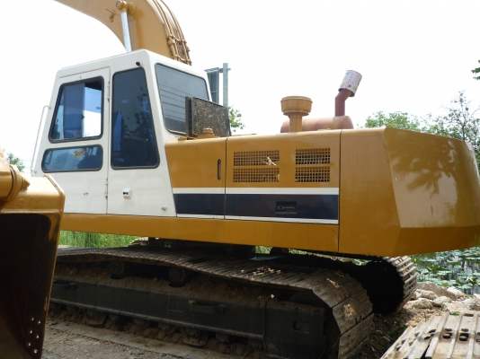 รถแบคโฮ KATO HD700