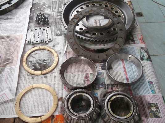 ขายอะไหล่ตัวเดิน  KOMATSU PC 200-3 ราคาไม่แพง