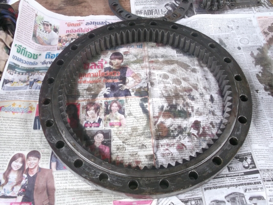 ขายอะไหล่ตัวเดิน  KOMATSU PC 200-3 ราคาไม่แพง