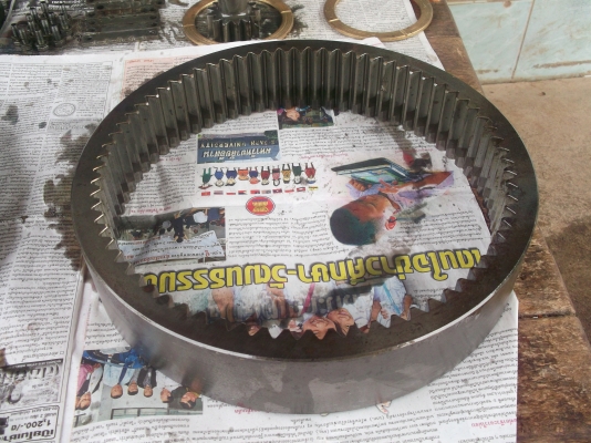 ขายอะไหล่ตัวเดิน  KOMATSU PC 200-3 ราคาไม่แพง