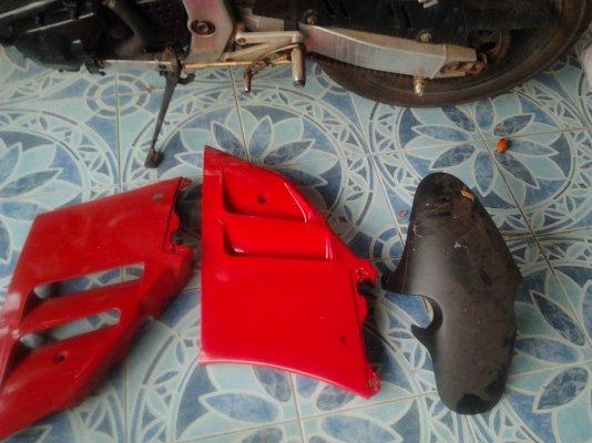 ขายซาก  suzuki R-7  หรือต้องการอะไหล่บางอย่างแยกขาย