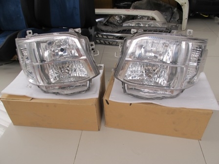 ขายไฟหน้ารถตู้ HIACE 2012 ตาเพชรย้อย