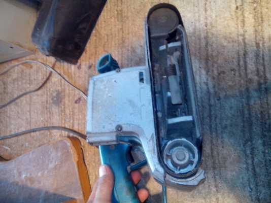 เครื่องขัดกระดาษทรายรถถังมากีตา