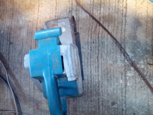 เครื่องขัดกระดาษทรายรถถังมากีตา