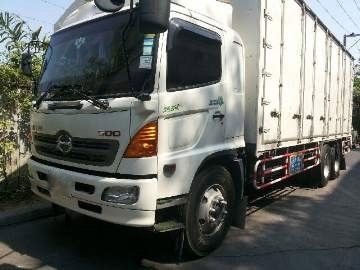 รถฮีโน่ 10 ล้อ ตู้แห้ง  220 แรงม้า ปี 52  สนใจติดต่อ 081 - 6079515