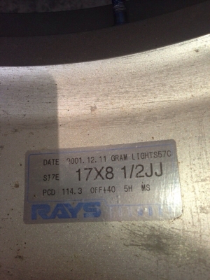 ขาย Rays Gramlights 57C (Made In Japan) ล้อญี่ปุ่น   สภาพสวย สติกเกอร์ เพลทครบ     5รู114 หน้า 17x8ครึ่ง+40 หลัง 17x9ครึ่ง+38 ก้านยก ๆ ล้อสีเดิมๆ ไม่มีซ่อม ขาย   29500