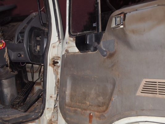 ขายรถบรรทุก 10 ล้อดั้ม Hino FM 3 M ปี 39 240 HP