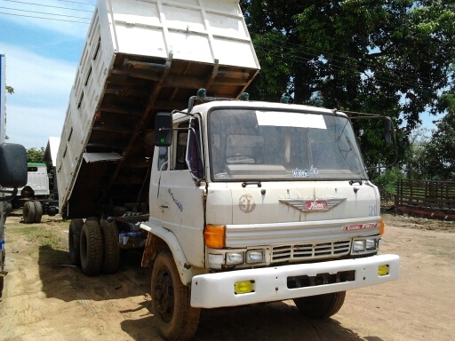 HINO F17 - 168 HP EH700 สิบล้อดั๊มพ์ 2 เพลา เครื่องเดิมๆแรงดี มีสโลว์อินเตอร์ครบพร้อมใช้งาน หัวเก๋งเดิมๆภายในคอนโซลสวยครบพร้อม พวงมาลัยเพาเวอร์ กระบะดั๊มพ์เหล็ก 12 ตันสภาพสวย ช่วงล่างคัชซีดี ยางสภาพดี 10 เส้นประมาณ 70\% พร้อมบรรทุกพร้อมใช้งานได้เลย เอกสารเ HINO F17 - 168 HP EH700 สิบล้อดั๊มพ์ 2 เพลา เครื่องเดิมๆแรงดี มีสโลว์อินเตอร์ครบพร้อมใช้งาน หัวเก๋งเดิมๆภายในคอนโซลสวยครบพร้อม พวงมาลัยเพาเวอร์ กระบะดั๊มพ์เหล็ก 12 ตันสภาพสวย ช่วงล่างคัชซีดี ยางสภาพดี 10 เส้นประมาณ 70\% พร้อมบรรทุกพร้อมใช้งานได้เลย เอกสารเ