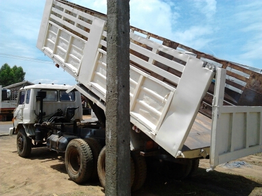 HINO F17 - 168 HP EH700 สิบล้อดั๊มพ์ 2 เพลา เครื่องเดิมๆแรงดี มีสโลว์อินเตอร์ครบพร้อมใช้งาน หัวเก๋งเดิมๆภายในคอนโซลสวยครบพร้อม พวงมาลัยเพาเวอร์ กระบะดั๊มพ์เหล็ก 12 ตันสภาพสวย ช่วงล่างคัชซีดี ยางสภาพดี 10 เส้นประมาณ 70\% พร้อมบรรทุกพร้อมใช้งานได้เลย เอกสารเ HINO F17 - 168 HP EH700 สิบล้อดั๊มพ์ 2 เพลา เครื่องเดิมๆแรงดี มีสโลว์อินเตอร์ครบพร้อมใช้งาน หัวเก๋งเดิมๆภายในคอนโซลสวยครบพร้อม พวงมาลัยเพาเวอร์ กระบะดั๊มพ์เหล็ก 12 ตันสภาพสวย ช่วงล่างคัชซีดี ยางสภาพดี 10 เส้นประมาณ 70\% พร้อมบรรทุกพร้อมใช้งานได้เลย เอกสารเ