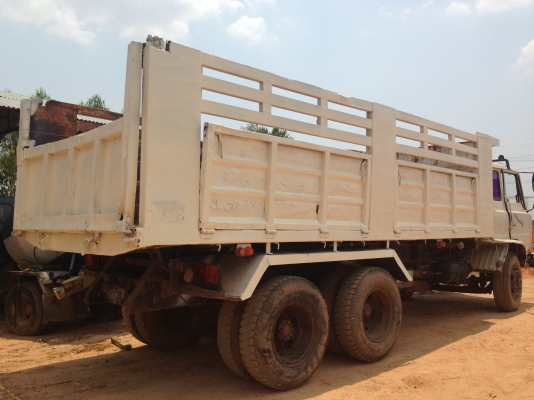 HINO F17 - 168 HP EH700 สิบล้อดั๊มพ์ 2 เพลา เครื่องเดิมๆแรงดี มีสโลว์อินเตอร์ครบพร้อมใช้งาน หัวเก๋งเดิมๆภายในคอนโซลสวยครบพร้อม พวงมาลัยเพาเวอร์ กระบะดั๊มพ์เหล็ก 12 ตันสภาพสวย ช่วงล่างคัชซีดี ยางสภาพดี 10 เส้นประมาณ 70\% พร้อมบรรทุกพร้อมใช้งานได้เลย เอกสารเ