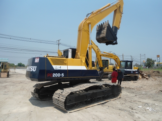 ขายรถแมคโครPC200-5 สภาพพร้อมใช้ คอนโทรนสั้น ไฟฟ้าครบ แอร์เย็น เครื่องเสียงดัง