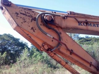 ขายด่วน Komatsu PC200-3 มีลายหัวเจาะ ไม่มีเอกสาร สภาพพร้อมใช้งาน โทร 088-4501277