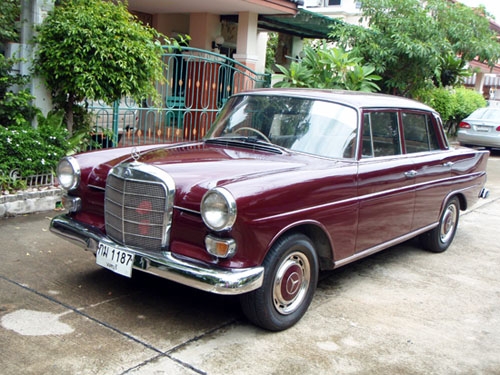 ขายด่วน!!! รถโบราณ Benz 200 หางปลา ขายด่วน!!! รถโบราณ Benz 200 หางปลา