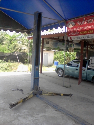 ขายลิฟท์ยกรถ(ห้อย) 2เสา 4ตัน PEAK