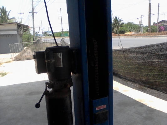 ขายลิฟท์ยกรถ(ห้อย) 2เสา 4ตัน PEAK