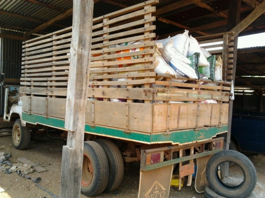 ขายด่วน รถอีแต๋น 6 ล้อสภาพสวยพร้อมใช้งานได้เลยครับ เครื่องยนต์ ET110 - 11 แรง ช่วงล่างชุดเฟืองท้ายของ ISUZU KS 110 คานหน้าใหญ่ คัชซีหน้า 4 มีสโลว์จิ๊ปของฟอร์ด กระบะคอกไม้ยาว 3.50 เมตร ช่วงล่างยางสภาพดีพร้อมบรรทุกพร้อมใช้งาน ราคาต่อรองได้ครับ