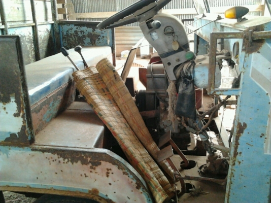 ขายด่วน รถอีแต๋น 6 ล้อสภาพสวยพร้อมใช้งานได้เลยครับ เครื่องยนต์ ET110 - 11 แรง ช่วงล่างชุดเฟืองท้ายของ ISUZU KS 110 คานหน้าใหญ่ คัชซีหน้า 4 มีสโลว์จิ๊ปของฟอร์ด กระบะคอกไม้ยาว 3.50 เมตร ช่วงล่างยางสภาพดีพร้อมบรรทุกพร้อมใช้งาน ราคาต่อรองได้ครับ