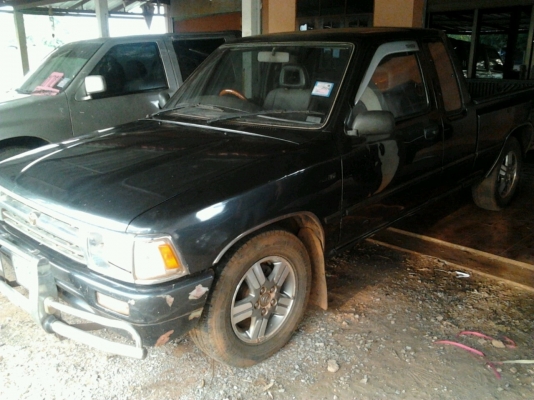 TOYOTA HILUX MIGHTY-X EXTRA CAB 2.5 MT ปี 35 รถบ้านเดิมๆสภาพดีพร้อมใช้งาน เครื่องแห้งแรงดีไม่มีเยิ้ม ภายในเก๋งคอนโซลครบพร้อม แอร์เย็น พวงมาลัยเพาเวอร์ กระบะไม่มีผุ ช่วงล่างคัชซีสวยมากไม่ผุ ยางสภาพดี 4 เส้นประมาณ 70\% พร้อมใช้งาน เอกสารทะเบียนภาษีครบพร้อมโอ