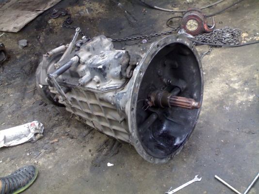 ขายเกียร์นิสส้น UD 216 แรง หกล้อ  ขายแล้ว