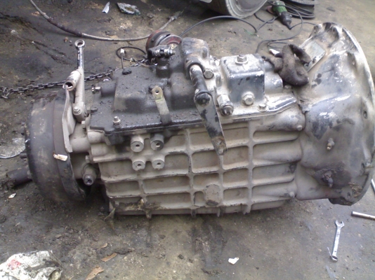 ขายเกียร์นิสส้น UD 216 แรง หกล้อ  ขายแล้ว