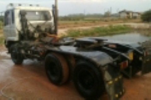 ขายด่วน!!! 10 ล้อ NISSAN UD 2 เพลา หัวลาก 3 คาน CWM 431 ปี 2540 เครื่อง 290 แรงม้า (PE6) สีเทาหัว 850,000 หาง (3 คาน 12 ล้อ) ขายตามสภาพ (พร้อมใช้งาน) 300,000 บาท ซื้อหัวพร้อมหาง 1,100,000