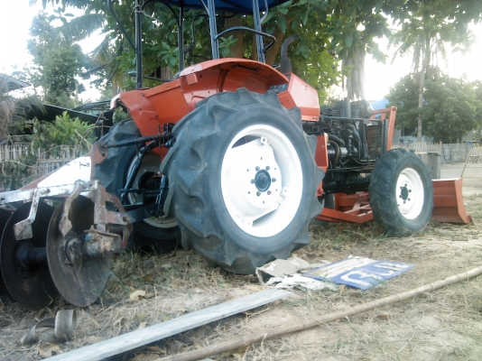 รถไถพร้อมลุย