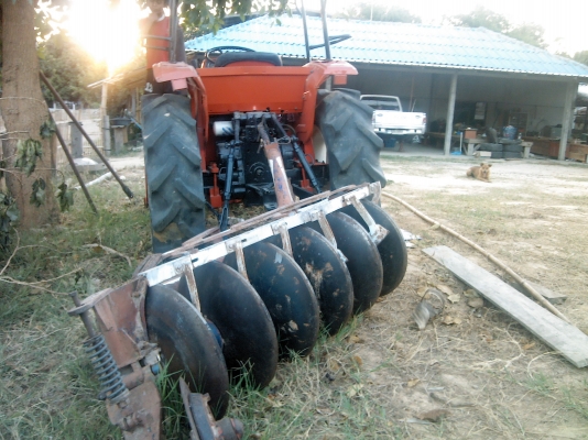 รถไถพร้อมลุย