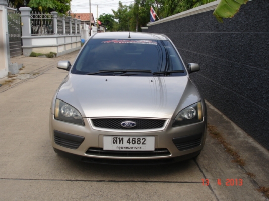 FORD FOCUS 1.8 TREND 5ประตู auto 2006 สีบรอนซ์ทอง  ติดแก๊ส LPG ทะเบียน กรุงเทพฯ