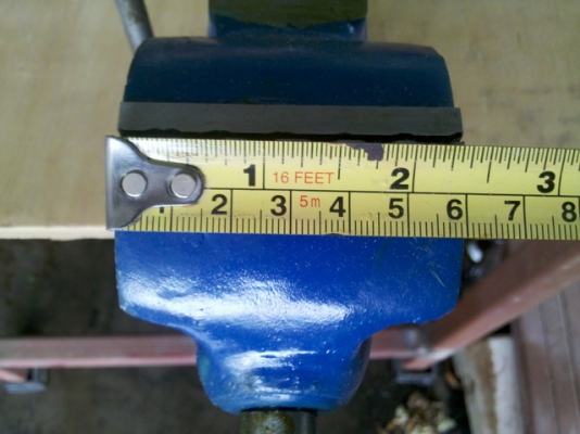 ปากกาจับขอบโต๊ะพร้อมฐานหมุน มีทั่งในตัว ขนาดปาก 60 mm. ปากเปิดเข้า - ออก เร็ว ปากกาจับขอบโต๊ะพร้อมฐานหมุน มีทั่งในตัว ขนาดปาก 60 mm. ปากเปิดเข้า - ออก เร็ว