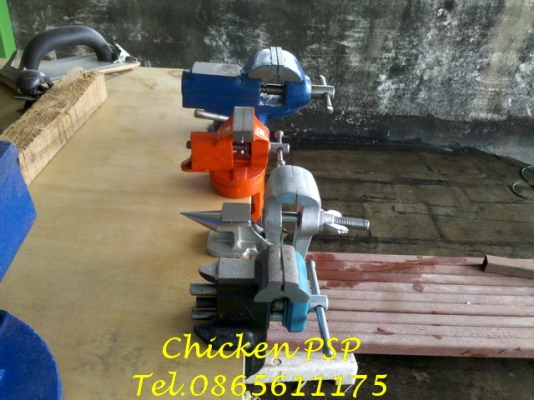 ปากกาจับขอบโต๊ะพร้อมฐานหมุน มีทั่งในตัว ขนาดปาก 60 mm. ปากเปิดเข้า - ออก เร็ว ปากกาจับขอบโต๊ะพร้อมฐานหมุน มีทั่งในตัว ขนาดปาก 60 mm. ปากเปิดเข้า - ออก เร็ว