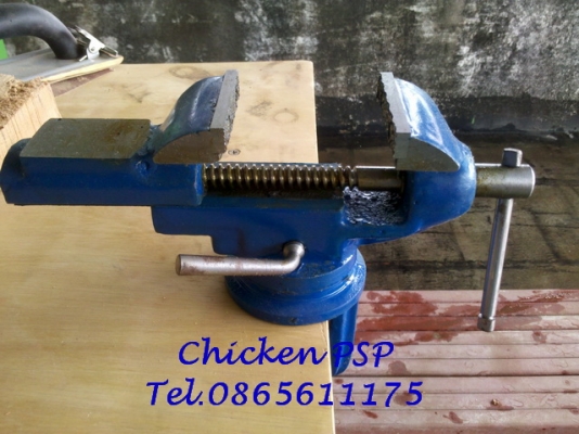 ปากกาจับขอบโต๊ะพร้อมฐานหมุน มีทั่งในตัว ขนาดปาก 60 mm. ปากเปิดเข้า - ออก เร็ว ปากกาจับขอบโต๊ะพร้อมฐานหมุน มีทั่งในตัว ขนาดปาก 60 mm. ปากเปิดเข้า - ออก เร็ว