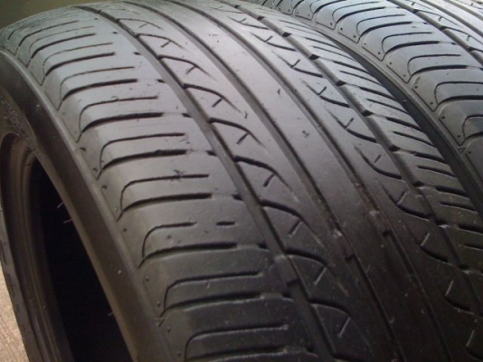 ยาง205 55 16 ปี11มี1คู่ดอกปานกลาง