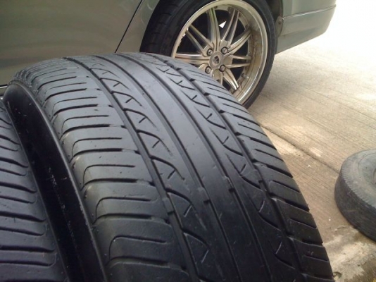 ยาง205 55 16 ปี11มี1คู่ดอกปานกลาง